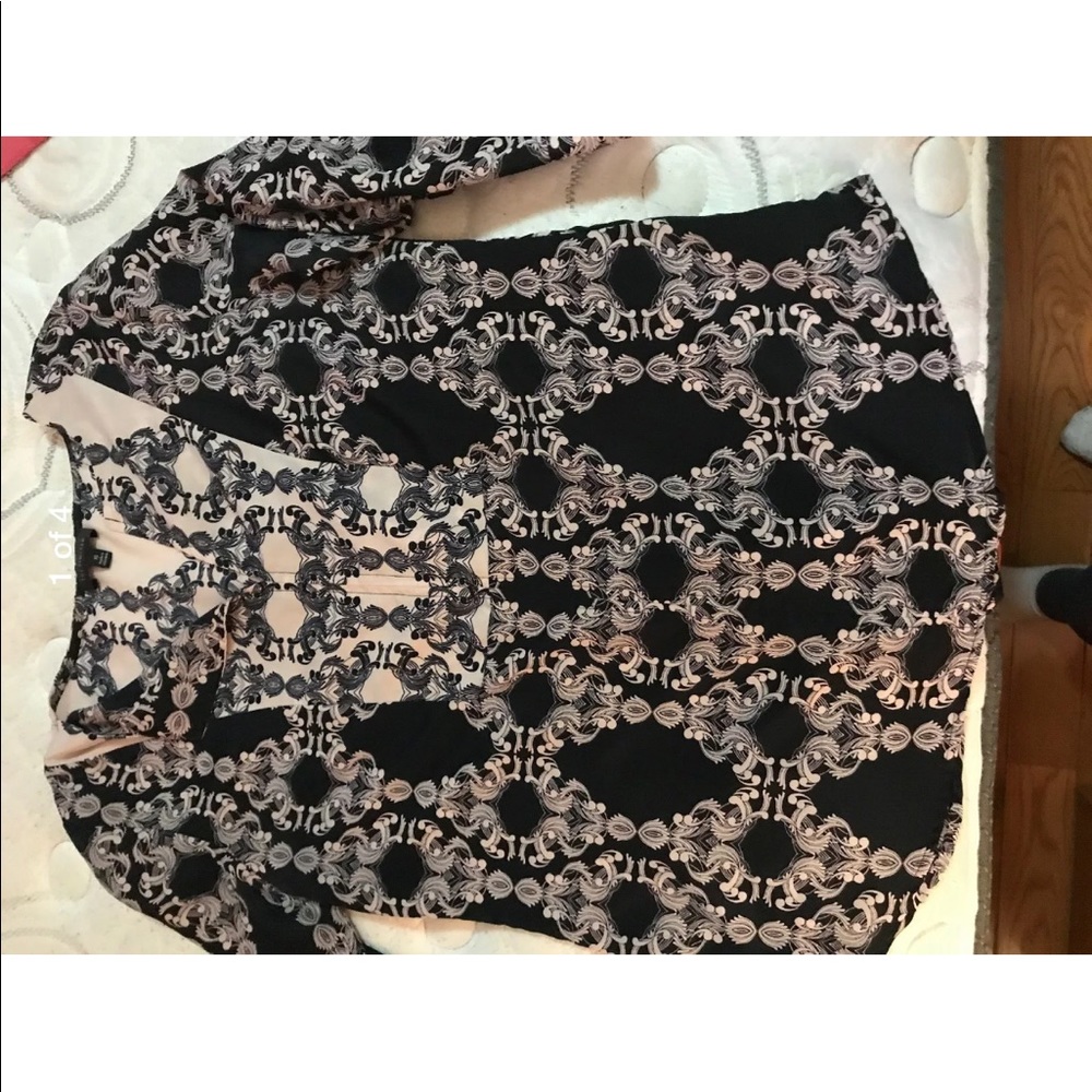 Beautiful light weight shirt. Worn a few times